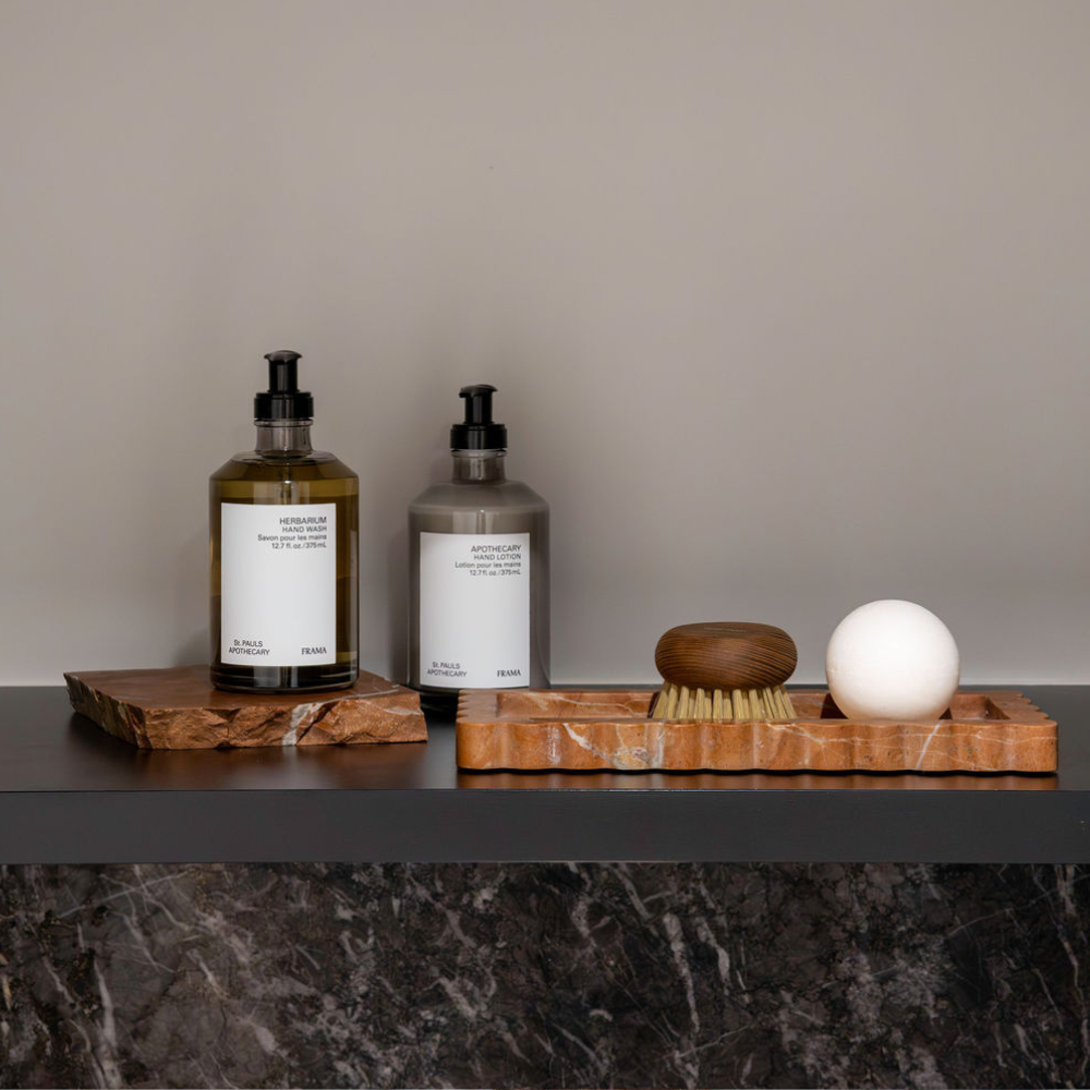 Palazzo Small Scalloped Bar Tray – Luxury narrow tray with scalloped edges, perfect for small spaces. Elegant design inspired by palatial architecture, ideal for bedroom, bathroom, or living room.
