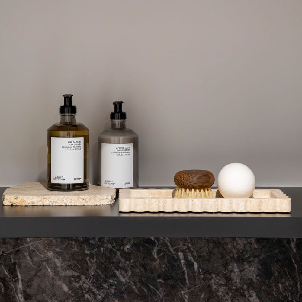 Palazzo Small Scalloped Bar Tray – Luxury narrow tray with scalloped edges, perfect for small spaces. Elegant design inspired by palatial architecture, ideal for bedroom, bathroom, or living room.
