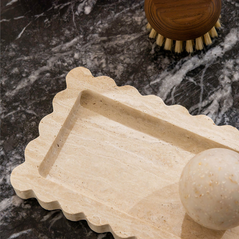 Palazzo Small Scalloped Bar Tray – Luxury narrow tray with scalloped edges, perfect for small spaces. Elegant design inspired by palatial architecture, ideal for bedroom, bathroom, or living room.