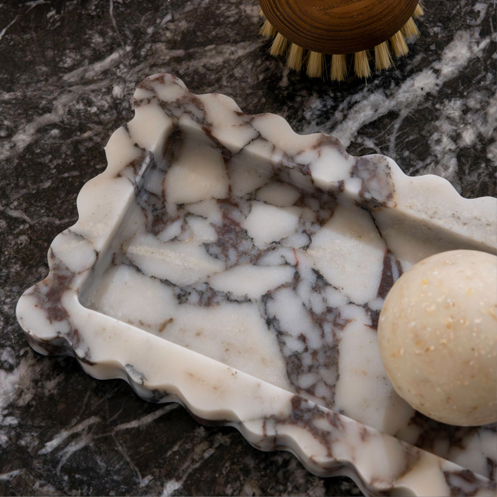 Palazzo Small Scalloped Bar Tray – Luxury narrow tray with scalloped edges, perfect for small spaces. Elegant design inspired by palatial architecture, ideal for bedroom, bathroom, or living room.