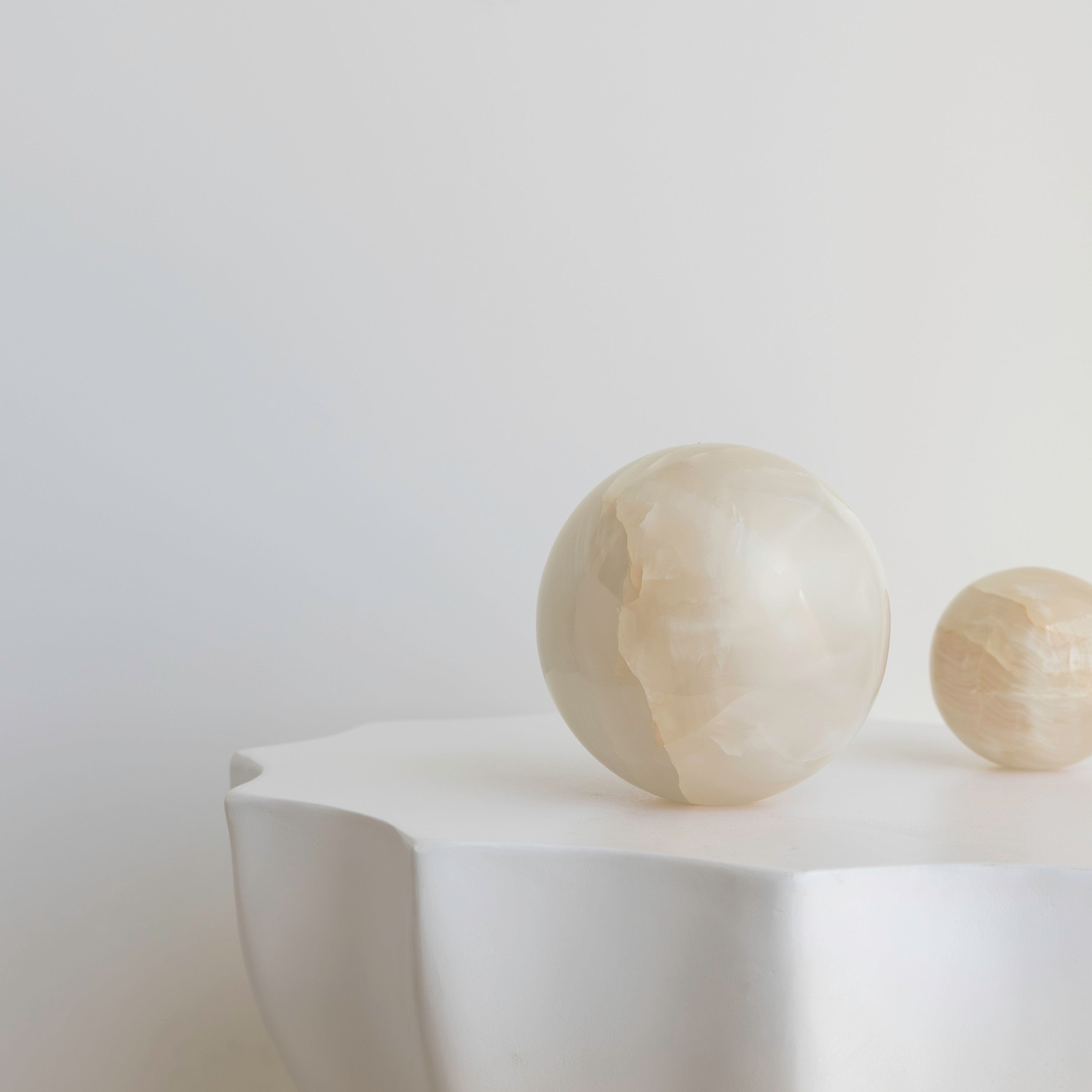 Orbit Table Sculpture – Large modern homeware décor with a sleek, minimalist design. Ideal for adding a touch of contemporary elegance to any table or shelf, perfect for living rooms or office spaces.