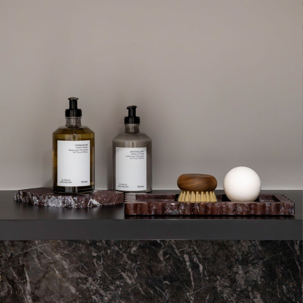 Palazzo Small Scalloped Bar Tray – Luxury narrow tray with scalloped edges, perfect for small spaces. Elegant design inspired by palatial architecture, ideal for bedroom, bathroom, or living room.